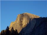 Half Dome v večernem soncu - pogled iz doline Yosemite 