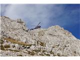 Avstrijski policijski helikopter na vrhu Košutnikovega turna