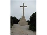 Vidova gora-780m-najvišja gora Jadranskih otokov. To je pa ta ogromni kamniti križ.