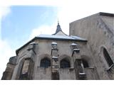 še malo zgodovine; gotska cerkev v Dvoru iz 1526