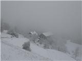 Na grebenu pri Mamovcu je sneg neslo postrani z vzhodnim vetrom