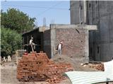 Zidarji  v Indiji gradijo pri 40°C,kjer jaz niti stati ne bi mogel