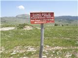 Dinara (najvišji vrh Hrvaške) Planinska tabla na začetku poti. Vrh Sinjal je drugo ime za Dinaro.