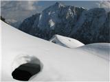 Veliki snežni vrh - Cima Mogenza Grande (1973) luknja z Rombonom v ozadju