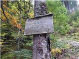 Veliki Rob (1464 m) in Veronjak (1348 m) Pri tej tabli sem zapustil markirano pot proti Vgrizevi planini