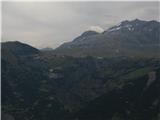 Pogled na nasprotno stran doline na Alpe dHuez.