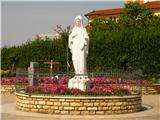 Medjugorje - marijin kip pri cerkvi