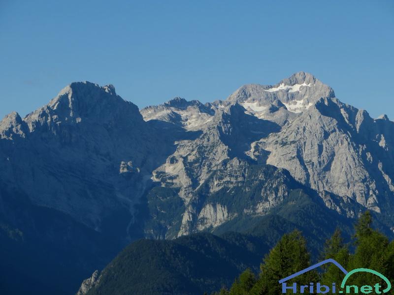 s soncem obsijana Rjavina, Triglav, Vrbanove špice in Cmir