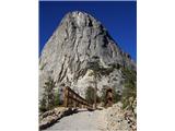 Half Dome (Yosemite, Kalifornija)  Liberty Cap nad slapom Nevada Fall 