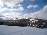 Mrzli vrh 1358 m Matajur v daljavi
