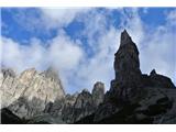Cima Toro (2.355 m), Furlanski Dolomiti Tukaj še pod »Zvonikom«; na levi današnji cilj.