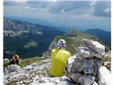 pogled iz Prvega Vogla nazaj na Slatno in Kredo, ... in spodaj na planino V Lazu