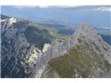 V smeri Lipance so strme skale Malega Draškega vrha-delujejo zastašujoče.