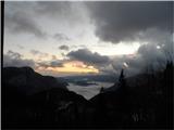 Jutro s pogledom na megleno Bohinjsko jezero