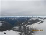 Pogled na dolino proti Hinterbichlu, zadaj Dolomiti ....
