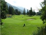 Jezero Jasna pri Kranjski Gori Pod požganim domom je čudovit golf igrišče , ki je Kranjski gori res v ponos.