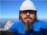 Selfie na vrhu Planjave. V ozadju Ojstrica