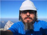 Selfie na vrhu Planjave. V ozadju Ojstrica