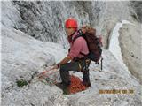 Old school: Drago vedno varuje z polbičlevim vozlom... sidrišče nad skokom za priti v Amfiteater