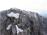 Planina Korošica po lovski,Košutica od Hajnževoga sedla do koče na starem Ljubelju To pa je ključen del moje poti danes-jeklenice in sneg. Tu se gre malo navzgor, nato pa ob jeklenicah  v snegu navzdol.