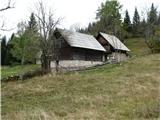 V glavnem je stan in hlev eden poleg drugega. Vsaka planina je po arhitekturi nekaj   posebnega.
