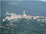 Pot sedmih slapov -Buzet Povzpnemo se nad kanjon in ugledamo Buzet.