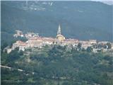 Pot sedmih slapov -Buzet Povzpnemo se nad kanjon in ugledamo Buzet.