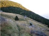 Planina se nadaljuje na levo proti Mačenskemu sedlu.
