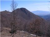 Oštrc - pogled na vrh (752m), zadaj Medvednica nad Zagrebom