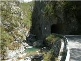 Bornov tunel proti Jelendolu v Dovžanovi soteski