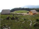 Planina Podvežak, odprto. zrastla pa je še ena koliba, od zadnjega obiska