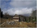 Koča ... polni krog smo naredili, treba Peru pobrat in rinit dol, kar Komarča po dežju je zoprna za sestop ...