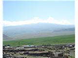 Turški Kurdistan, zadaj iz oblakov kuka Ararat