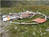 Moldeveanu-2544m -najvišja gora Romunije To ne bo še naša koča , ta je porušena .