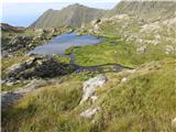 Moldeveanu-2544m -najvišja gora Romunije Koča se nam bliža-tu je več jezerc.