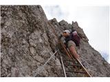 Ferata Merlone na Cima Cadin N/E - 2788 m Od tu naprej se začne izjemno izpostavljeno prečenje ob jeklenicah, zato so izostale tudi fotke :)