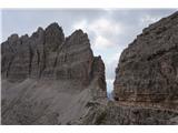 Sextenski Dolomiti - pot *Dolomiti senza confini* Vojaška pot je izsekana v mogočna ostenja