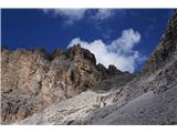 Sextenski Dolomiti - pot *Dolomiti senza confini* Smer je vidna in občasno označena z rdečimi pikami