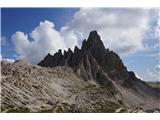Sextenski Dolomiti - pot *Dolomiti senza confini* Odpravila sva se še na tretji dostop na Monte Paterno in sicer na Sentiero de Luca/Innerkofler. Težavnost je A/B