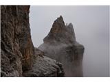 Sextenski Dolomiti - pot *Dolomiti senza confini* Nadaljevala sva naprej v smeri ferate Zandonella