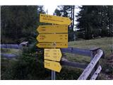 Lienški Dolomiti - gore nad kočo Karlsbader Hütte Parkiramo na večjem parkirišču blizu Dolomiten Hütte. Uberemo levo varianto po Rudl Eller Weg