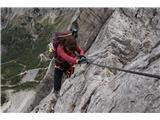 Lienški Dolomiti - gore nad kočo Karlsbader Hütte Lezemo gori, doli čez izpostavljene roglje