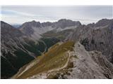 Lienški Dolomiti - gore nad kočo Karlsbader Hütte Povratek z vrha do sedla je potekal po isti poti