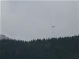 Kraljestva Pokljuke-MTB tura Helikopter je frekventno letel proti Velski dolini,gor z bremenom,dol brez