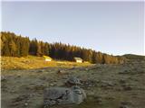 planina Podvežak že v zlatih barvah jutranjega sonca