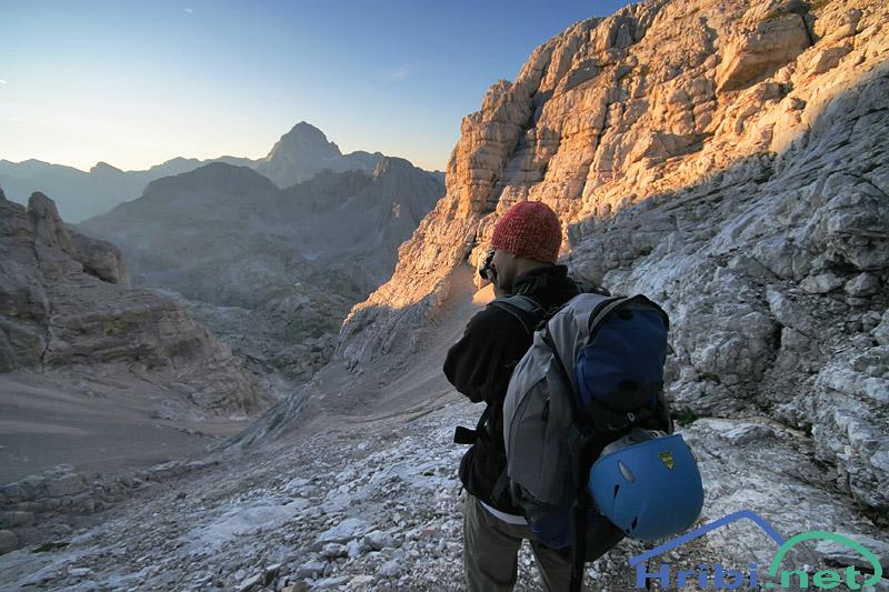Pogled s sedla Planja proti Triglavu