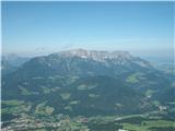 Berchtesgadenske alpe Watzmann v oblačkih, levo v ozadju Hundstod