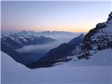 Gran Paradiso  4061m koča obsijana s sončnim zahodom