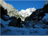 Velika Martuljška Ponca VMP 2602m.n.m. Domače opravilo, v ozadju VMP