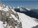 Lago di Bordaglia in kota 2112 in Forc. Ombladet pod Črnim kamnom (Sasso Nero) s škrbine se pokaže Monte Crostis in desno Zoncolan